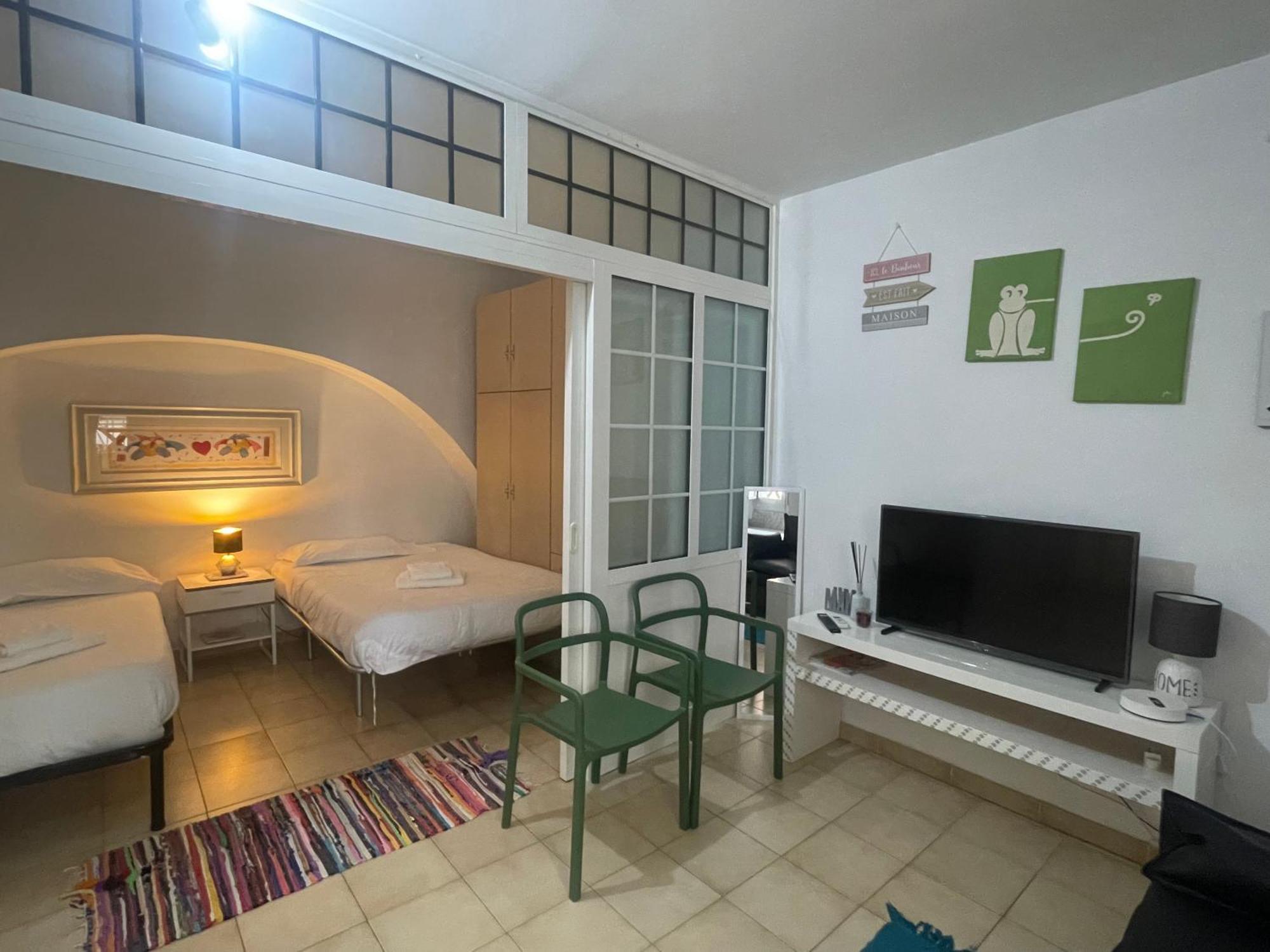 Stazione Centrale & Universita Lovely Apartment Барі Екстер'єр фото